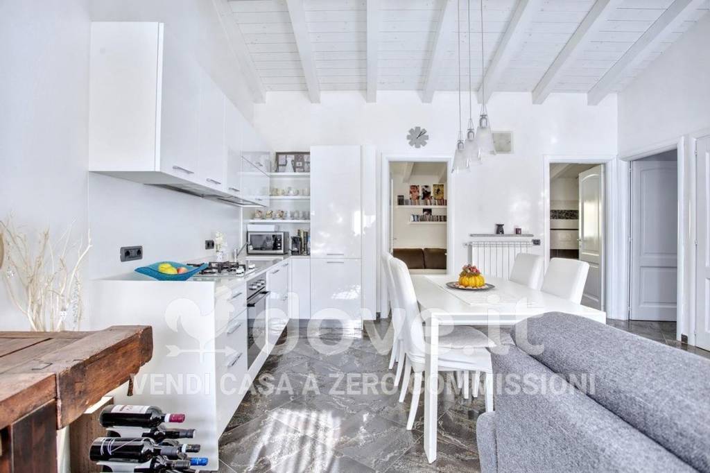 appartamento in vendita a Comerio in zona Muro