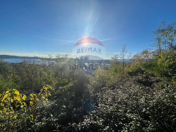 terreno edificabile in vendita a Comerio