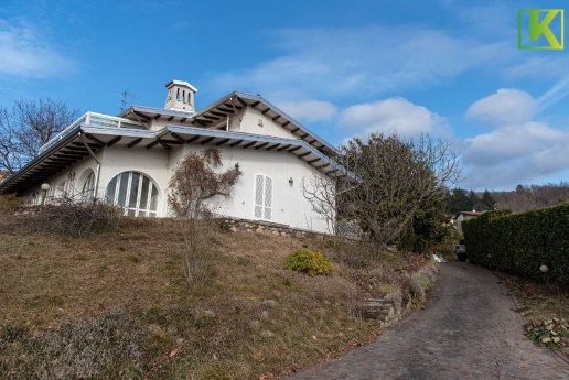 casa indipendente in vendita a Comerio in zona Vigne