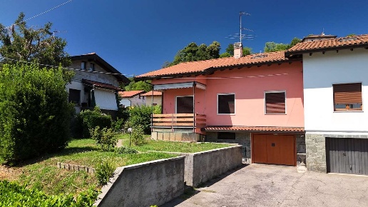 casa indipendente in vendita a Comerio