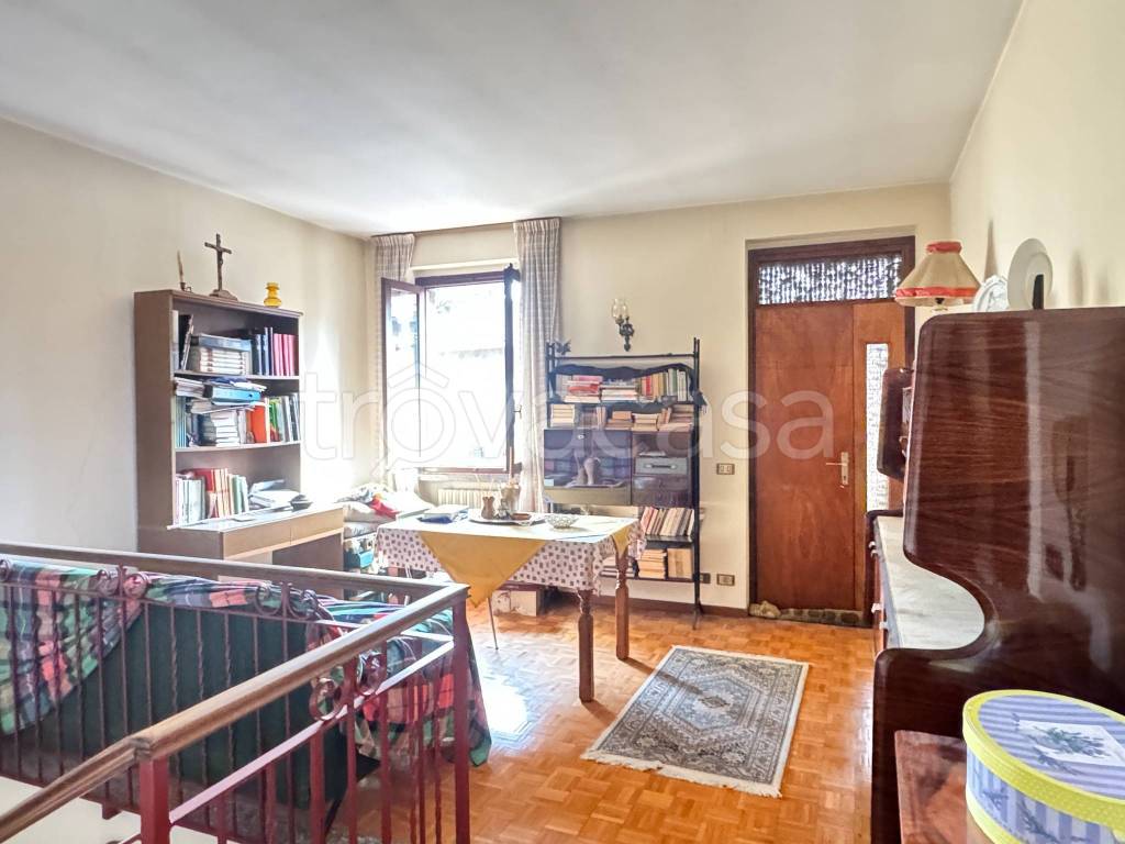 appartamento in vendita a Comerio