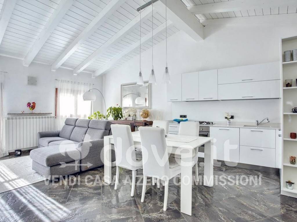 appartamento in vendita a Comerio in zona Muro