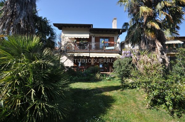 casa indipendente in vendita a Comerio