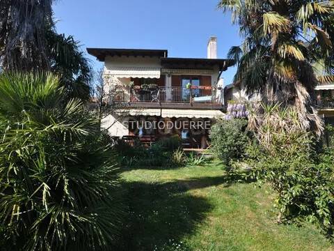 casa indipendente in vendita a Comerio