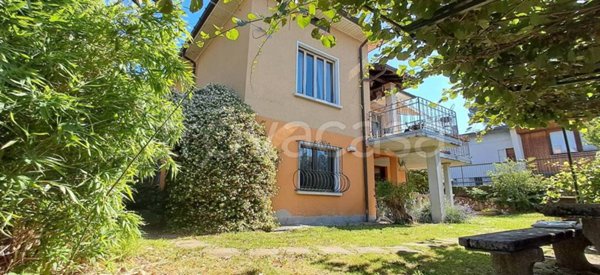 casa indipendente in vendita a Comerio