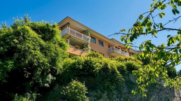 appartamento in vendita a Comerio in zona Vigne