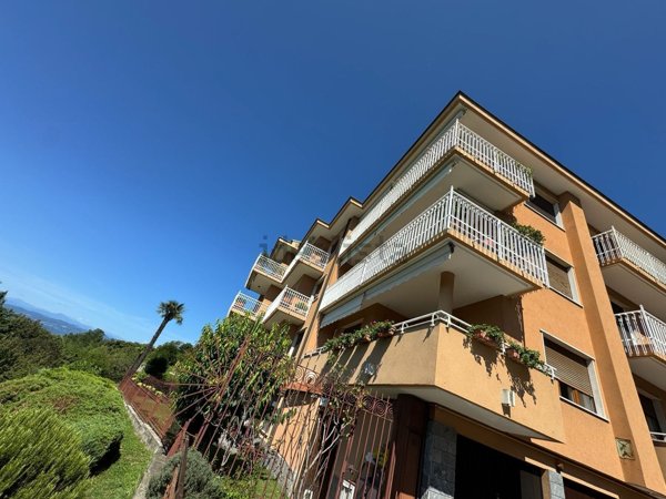 appartamento in vendita a Comerio in zona Vigne