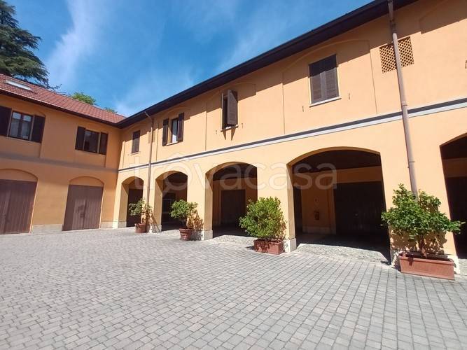 appartamento in vendita a Comerio in zona Vigne