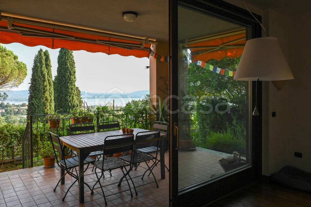 appartamento in vendita a Comerio in zona Muro