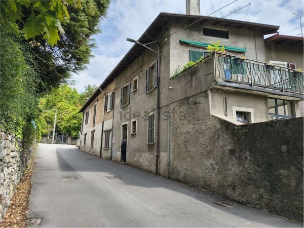 appartamento in vendita a Comerio in zona Mattello