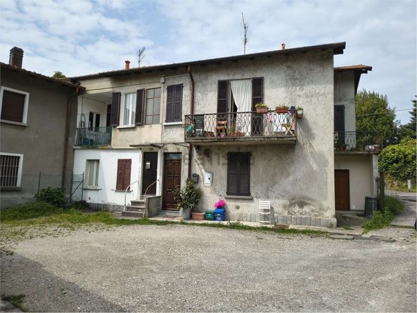 appartamento in vendita a Comerio in zona Mattello