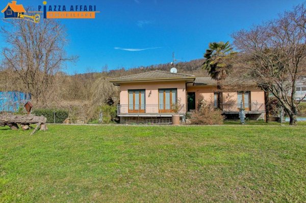 casa indipendente in vendita a Cremenaga