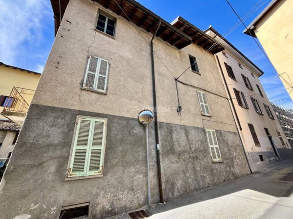 casa indipendente in vendita a Cremenaga