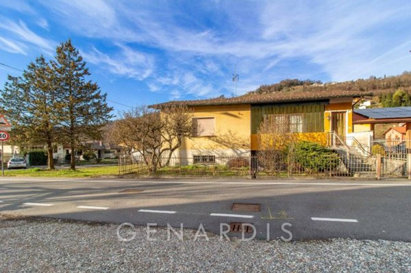 casa indipendente in vendita a Cremenaga