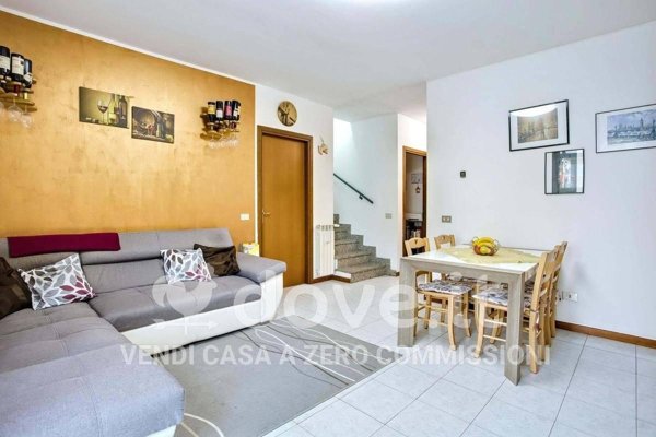 casa indipendente in vendita a Cremenaga