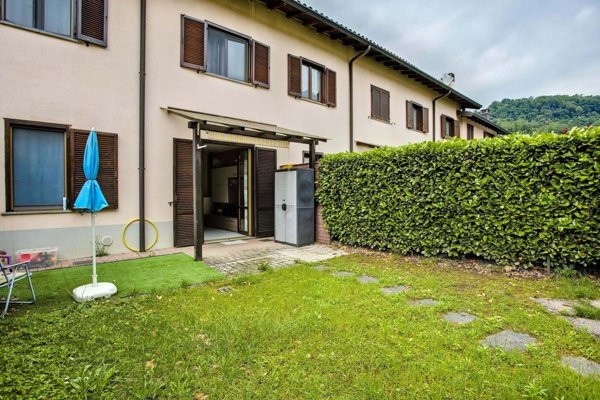 casa indipendente in vendita a Cremenaga