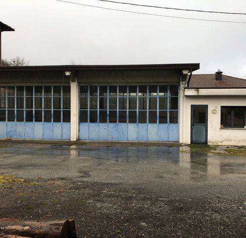 locale commerciale in vendita a Cremenaga