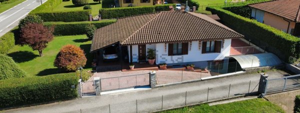 casa indipendente in vendita a Cremenaga