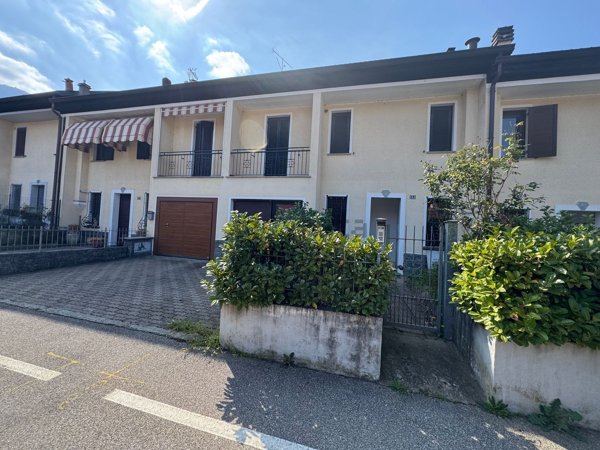 casa indipendente in vendita a Cremenaga