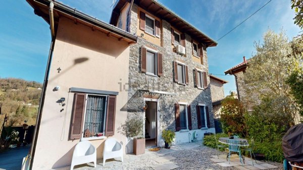 casa indipendente in vendita a Cremenaga