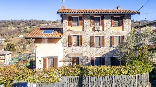 casa indipendente in vendita a Cremenaga