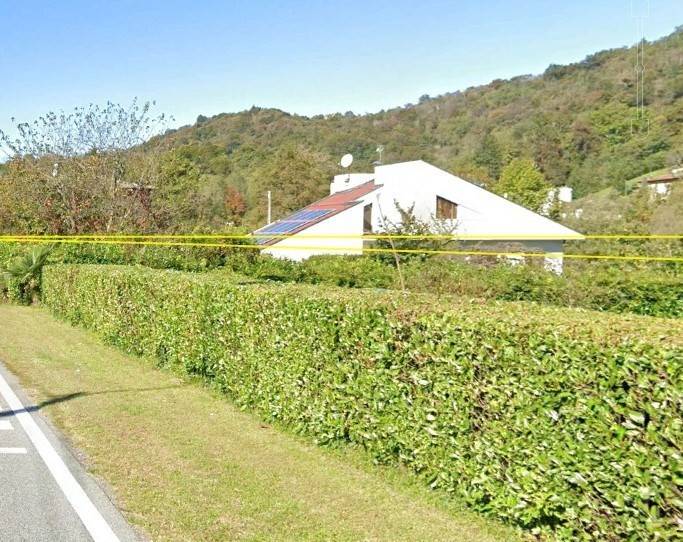 casa indipendente in vendita a Cremenaga