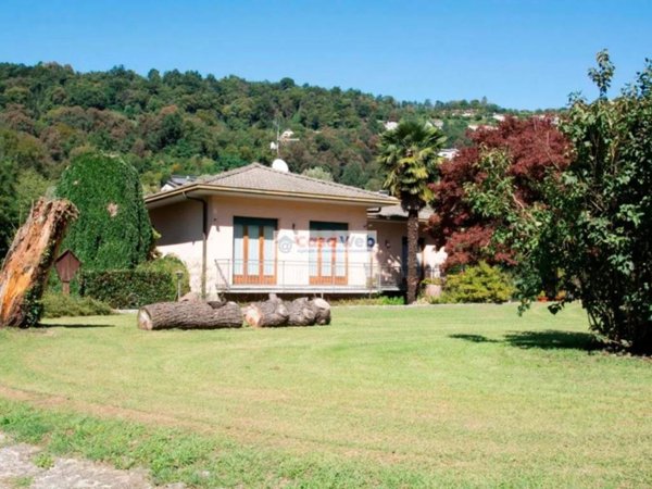 casa indipendente in vendita a Cremenaga