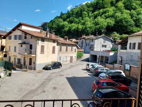 casa semindipendente in vendita a Cremenaga