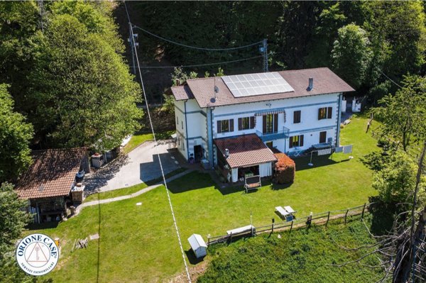 casa indipendente in vendita a Cremenaga