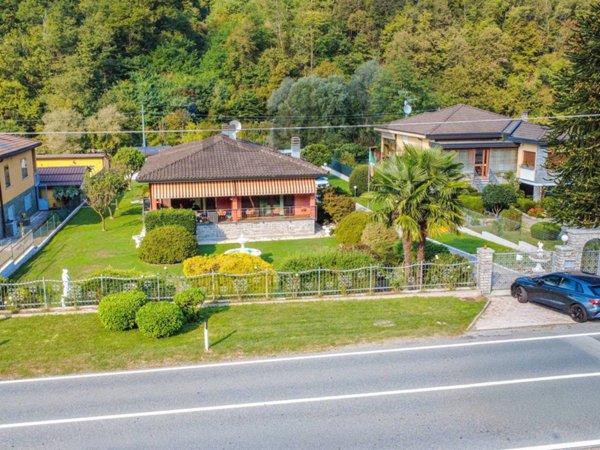 casa indipendente in vendita a Cremenaga