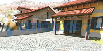 casa indipendente in vendita a Cremenaga