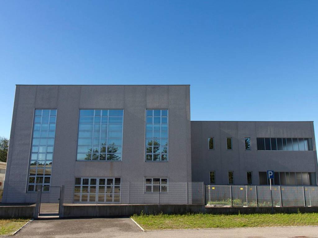 locale commerciale in vendita a Crosio della Valle