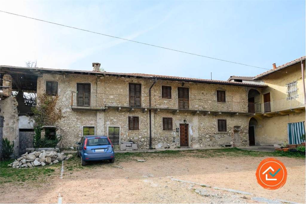 casa indipendente in vendita a Crosio della Valle