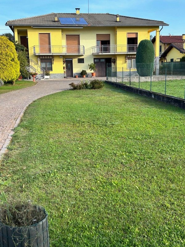 casa indipendente in vendita a Crosio della Valle
