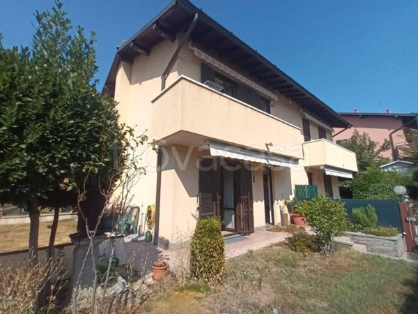 casa indipendente in vendita a Crosio della Valle