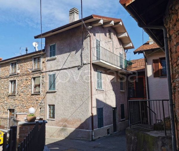 casa indipendente in vendita a Cuasso al Monte in zona Cavagnano