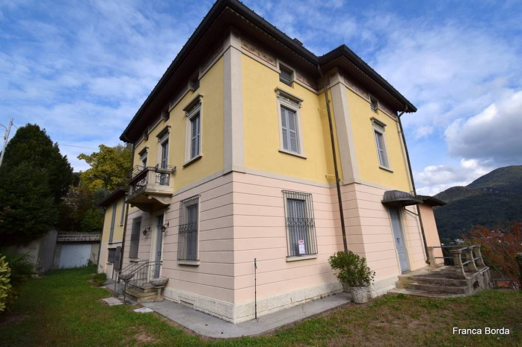 casa indipendente in vendita a Cuasso al Monte in zona Cuasso al Piano