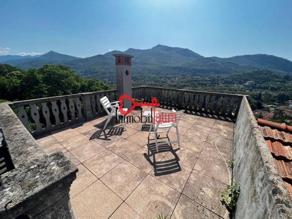casa indipendente in vendita a Cuasso al Monte in zona Cuasso al Piano