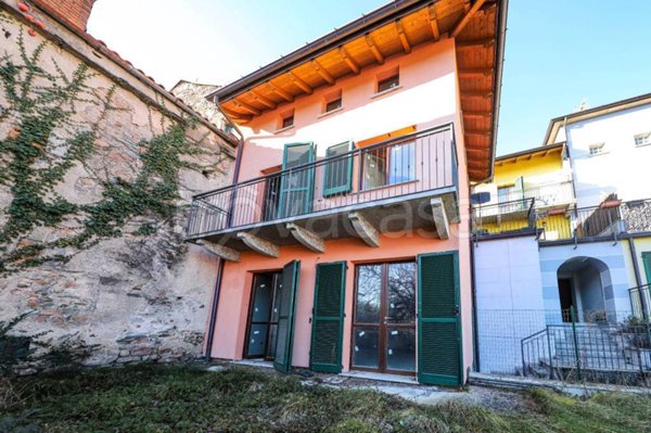casa indipendente in vendita a Cuasso al Monte in zona Cavagnano