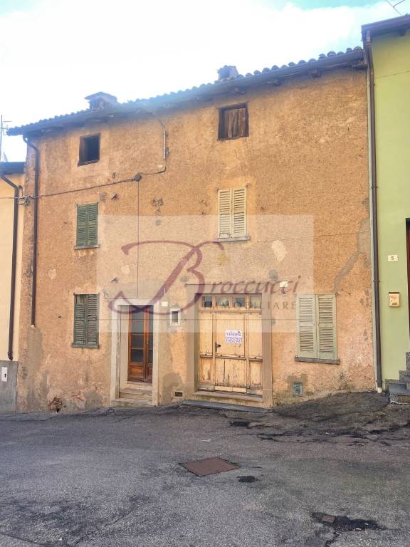casa semindipendente in vendita a Cuasso al Monte in zona Cavagnano