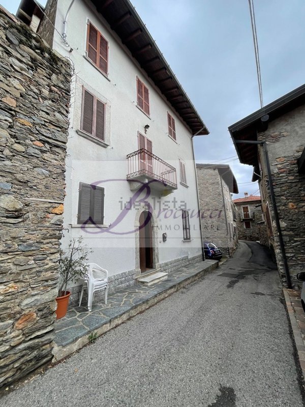 appartamento in vendita a Cuasso al Monte