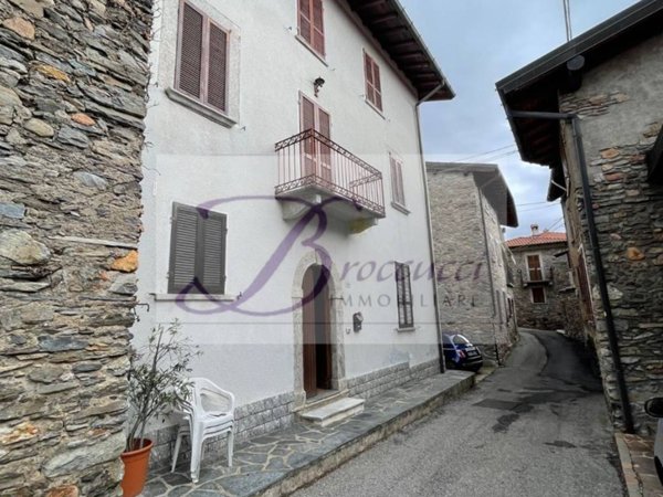 appartamento in vendita a Cuasso al Monte