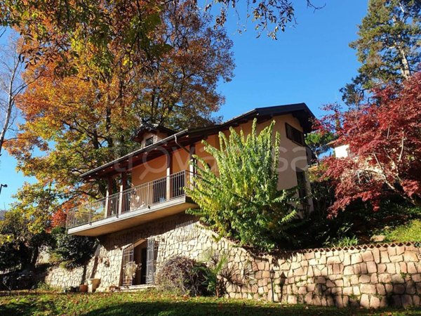 casa indipendente in vendita a Cuasso al Monte in zona Cuasso al Piano