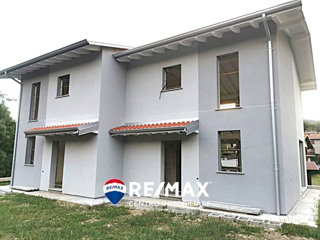 casa indipendente in vendita a Cuasso al Monte