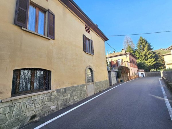 casa indipendente in vendita a Cuasso al Monte