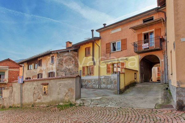 appartamento in vendita a Cuasso al Monte in zona Cuasso al Piano