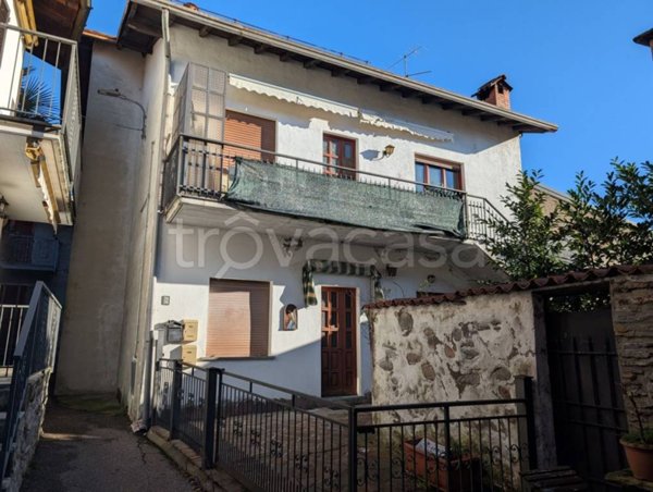 casa indipendente in vendita a Cuasso al Monte in zona Borgnana