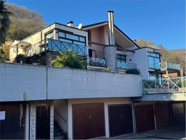 appartamento in vendita a Cuasso al Monte in zona Cuasso al Lago