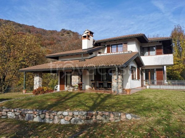 casa indipendente in vendita a Cuasso al Monte