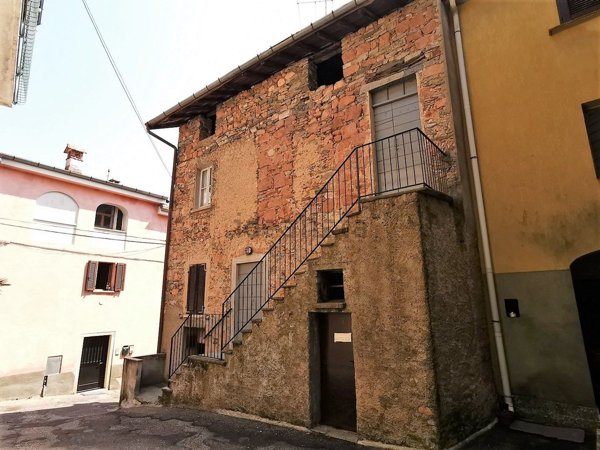 appartamento in vendita a Cuasso al Monte in zona Cavagnano